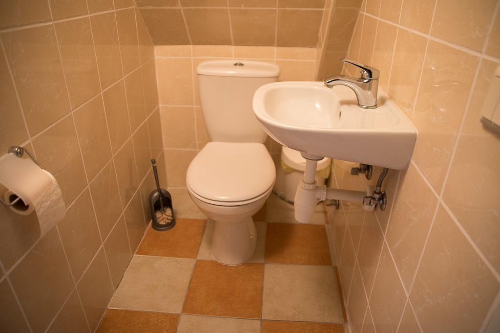 Hotel Fox House Pelci Zewnętrze zdjęcie